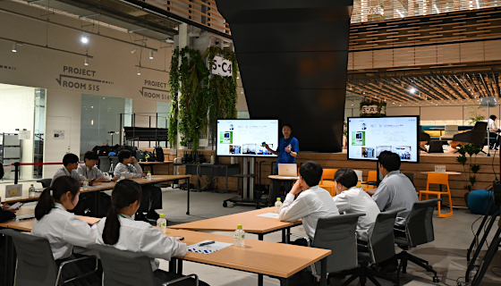 船橋市立飯山満中学校が当社を訪問 生成AIをテーマに特別授業を実施